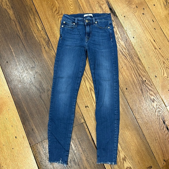 7 For All Mankind Women’s Jean - Picture 2 of 5
